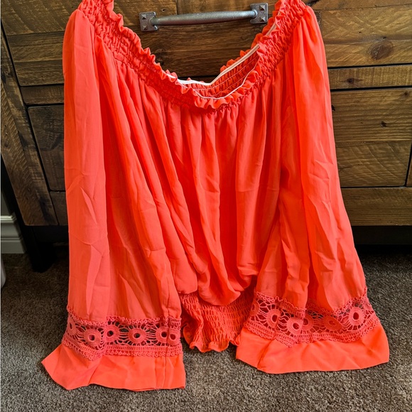 - Blouse - Picture 2 of 3